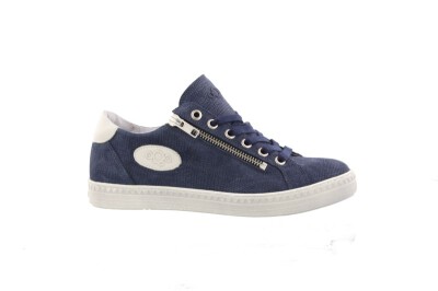 AQa Sneakers