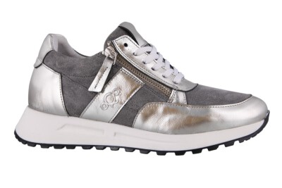 AQa Sneakers