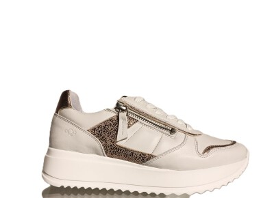 AQa Sneakers