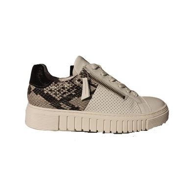 AQa Sneakers